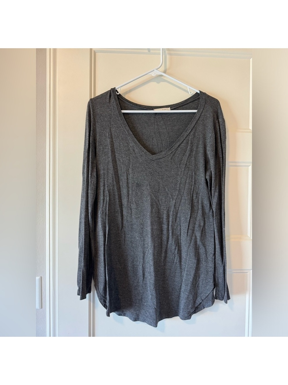 Rounded Hem V-Neck Long Sleeve Tshirt